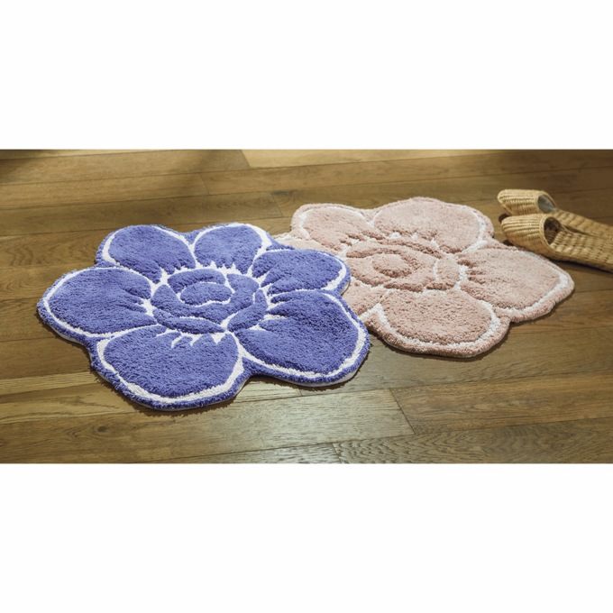 Flower-Shaped Bath Mat, Blush, large